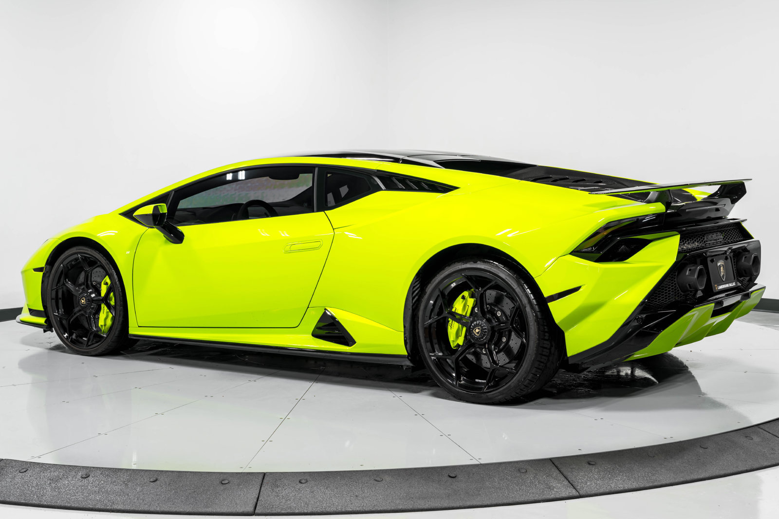 Used 2023 Lamborghini Huracan Tecnica RWD image 5