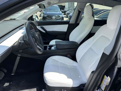 Used 2022 Tesla Model Y Long Range AWD/4WD image 14