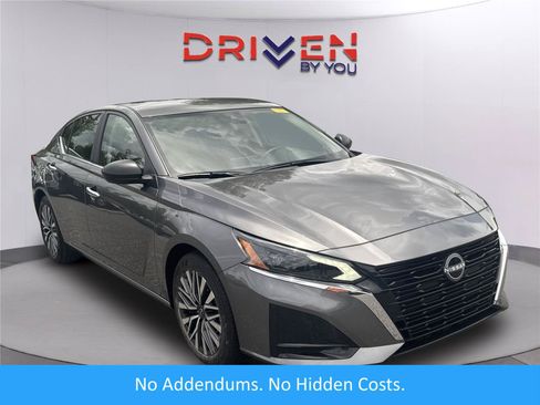 Used 2025 Nissan Altima 2.5 SV FWD image 1