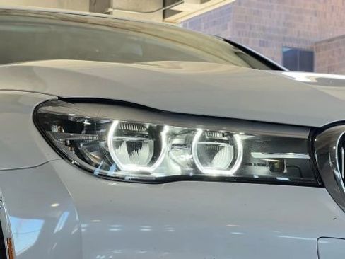 Used 2018 BMW 740i image 58