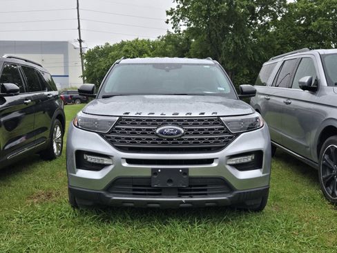 Used 2023 Ford Explorer XLT w/ Equipment Group 202A image 2