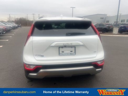 Used 2025 Kia Niro EX Touring image 4