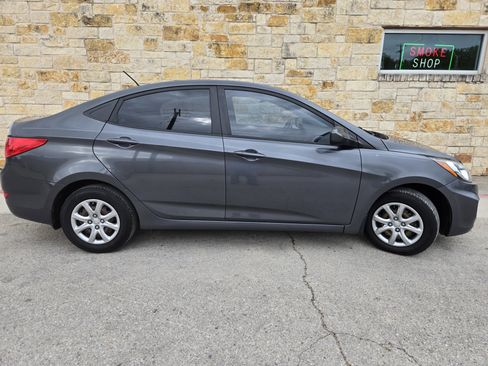 Used 2013 Hyundai Accent GLS image 15