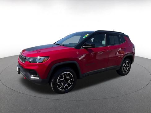 Used 2025 Jeep Compass Trailhawk AWD/4WD image 8