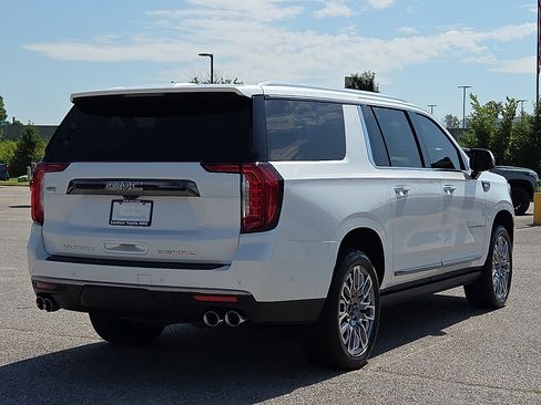Used 2023 GMC Yukon XL Denali Ultimate AWD/4WD image 5