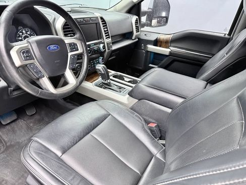Used 2019 Ford F150 Lariat w/ Equipment Group 502A Luxury AWD/4WD image 9