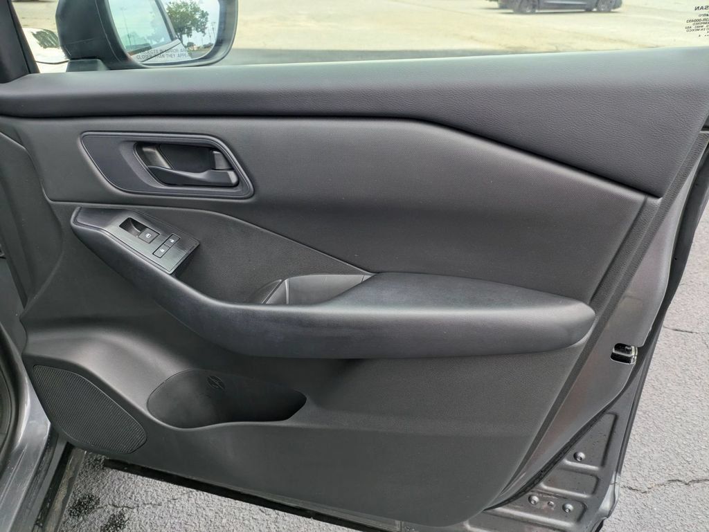 Used 2024 Nissan Rogue S FWD image 28