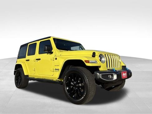 Used 2023 Jeep Wrangler Unlimited Sahara w/ Cold Weather Group image 8