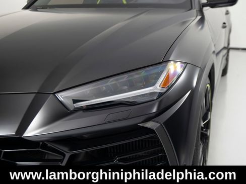 Used 2022 Lamborghini Urus AWD/4WD image 43