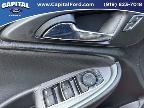 Used 2021 Chevrolet Malibu RS FWD image 21
