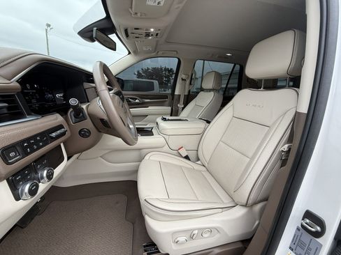 Used 2022 GMC Yukon Denali image 4