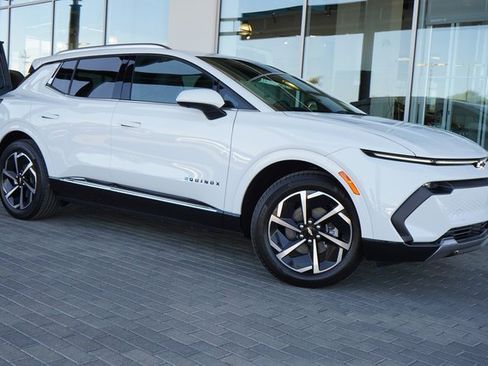 New 2025 Chevrolet Equinox EV LT image 1