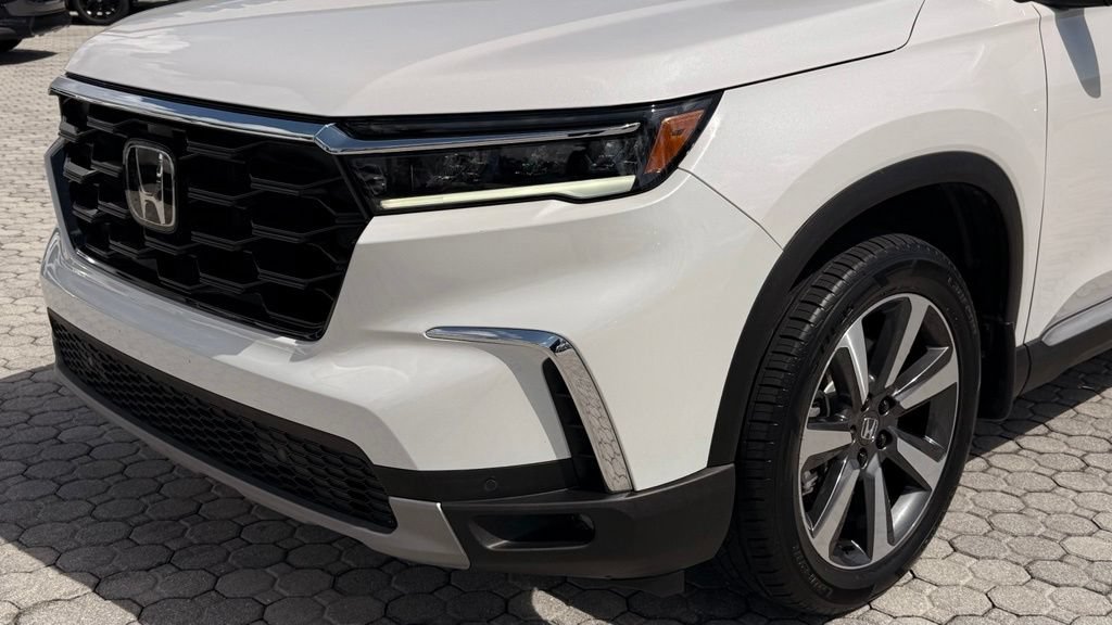 Certified 2025 Honda Pilot Touring image 16