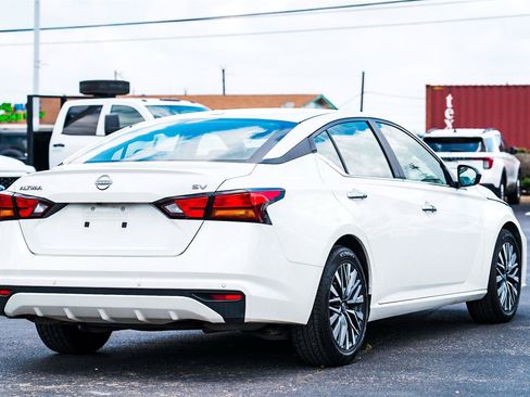 Used 2024 Nissan Altima 2.5 SV FWD image 4