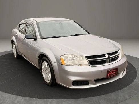Used 2013 Dodge Avenger SE image 3
