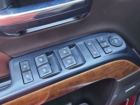 Used 2018 Chevrolet Silverado 1500 High Country image 17