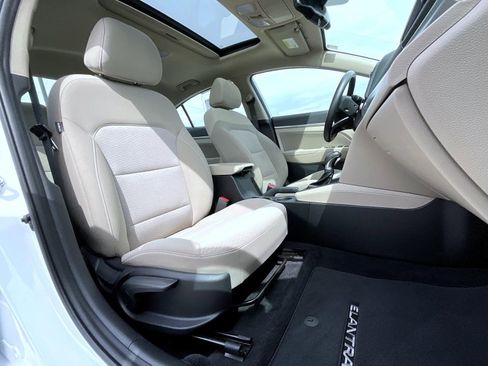Used 2019 Hyundai Elantra Value Edition image 16