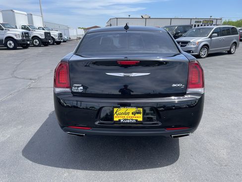 Used 2015 Chrysler 300 S w/ 300S Premium Group AWD/4WD image 7