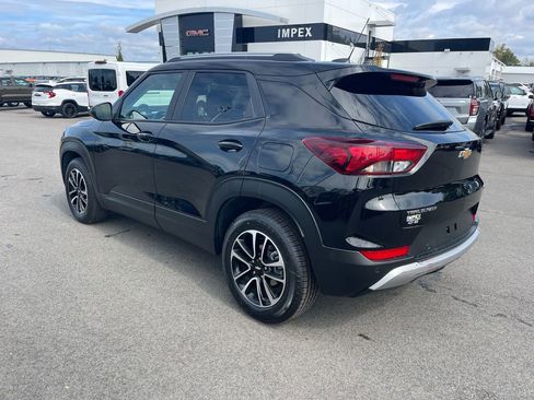 Used 2024 Chevrolet TrailBlazer LT w/ Convenience Package image 3