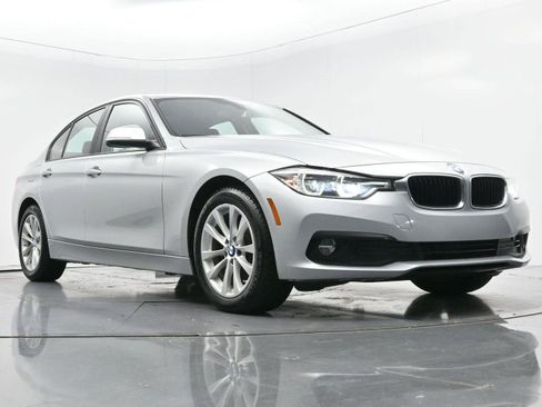 Used 2018 BMW 320i xDrive Sedan w/ Convenience Package AWD/4WD image 41