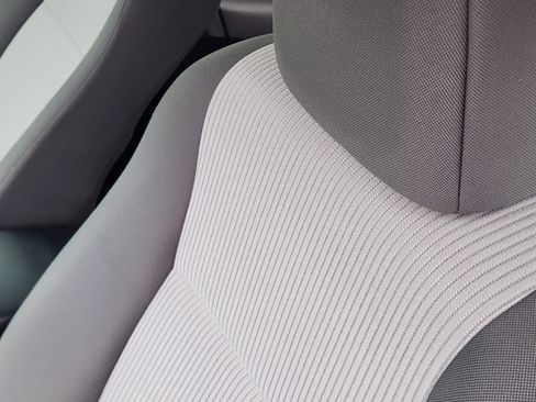 Used 2015 Toyota RAV4 LE image 18