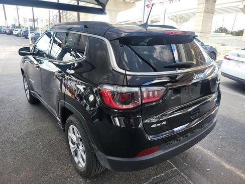 Used 2025 Jeep Compass Latitude AWD/4WD image 3
