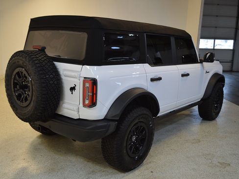 Used 2023 Ford Bronco Wildtrak image 3