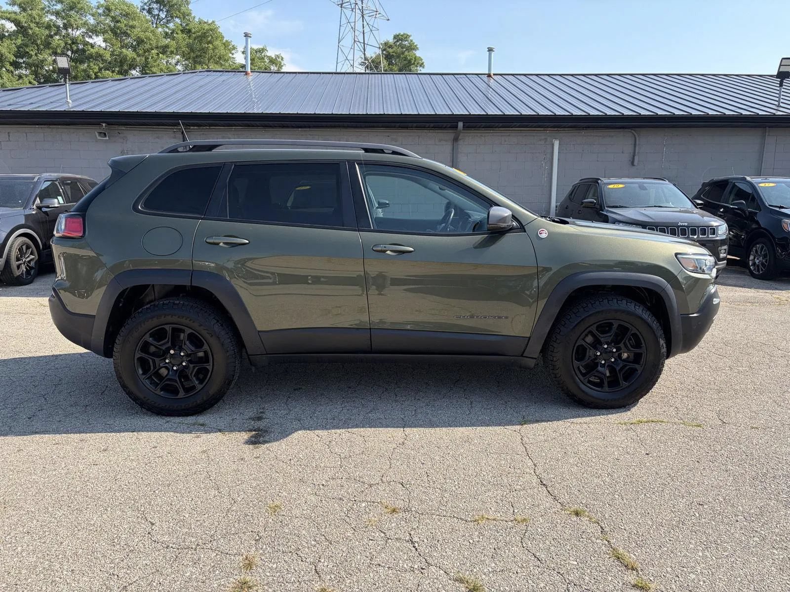 Used 2020 Jeep Cherokee Trailhawk w/ Comfort/Convenience Group AWD/4WD image 4