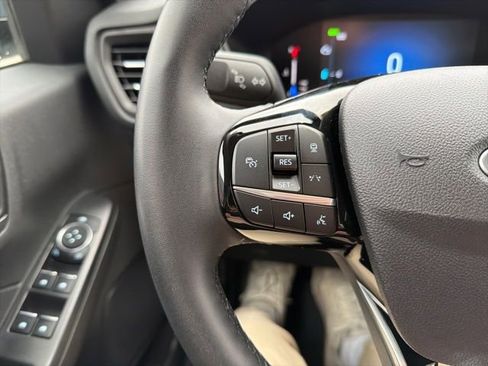 Used 2023 Ford Escape SE w/ Class II Trailer Tow Package image 41