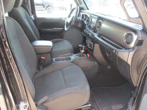 Used 2018 Jeep Wrangler Unlimited Sport S AWD/4WD image 10