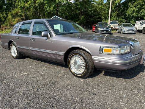Used 1995 Lincoln Town Car Signature RWD image 10