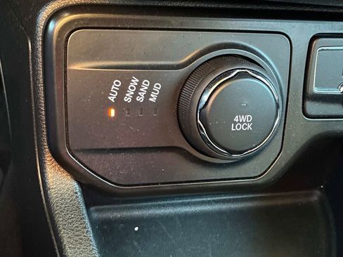 Used 2023 Jeep Renegade Latitude w/ Premium Group AWD/4WD image 25