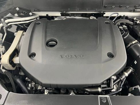 Used 2025 Volvo XC90 B6 Plus image 36
