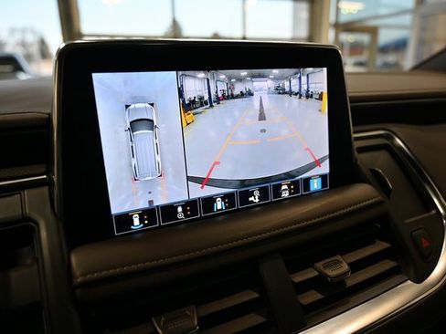 Used 2021 GMC Yukon XL SLT w/ SLT Premium Package image 17