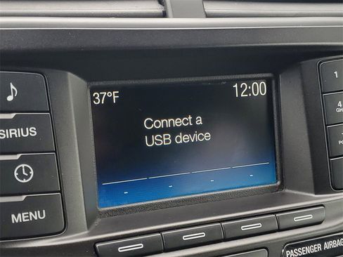 Used 2019 Ford Explorer XLT image 18