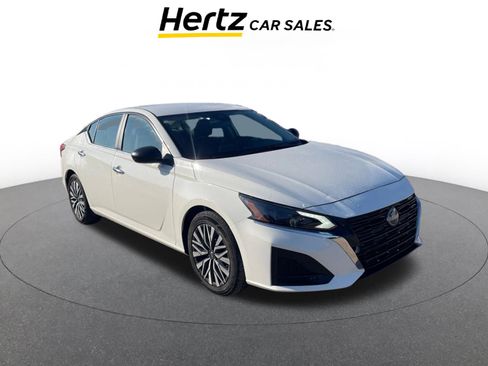 Used 2025 Nissan Altima 2.5 SV image 1