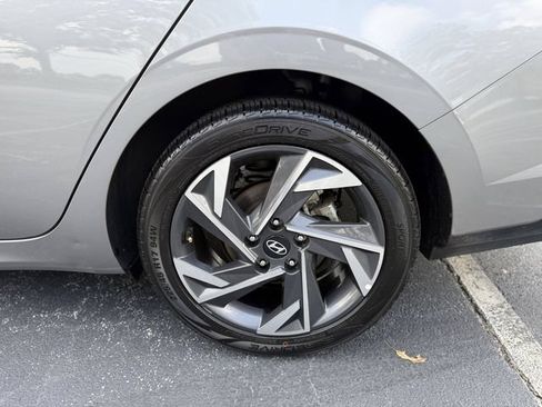 Used 2024 Hyundai Elantra Limited FWD image 40