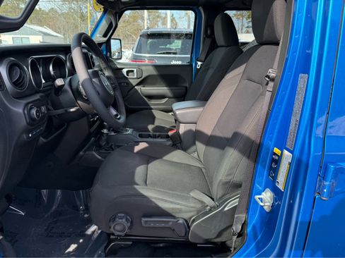 Used 2023 Jeep Wrangler Unlimited w/ Cold Weather Group image 11