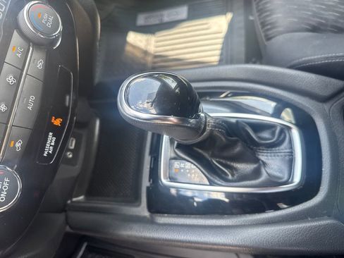 Used 2018 Nissan Rogue SV w/ Premium Package image 25