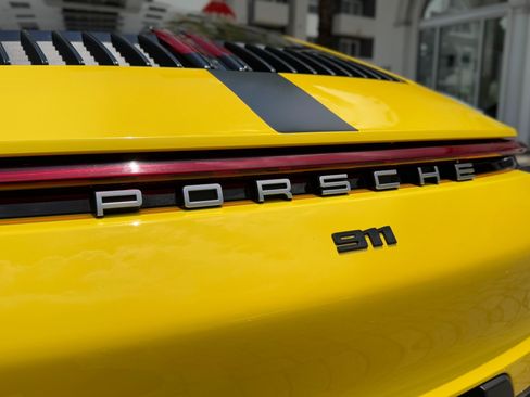 Used 2022 Porsche 911 Carrera RWD image 13