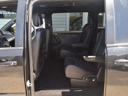 Used 2017 Dodge Grand Caravan GT FWD image 15