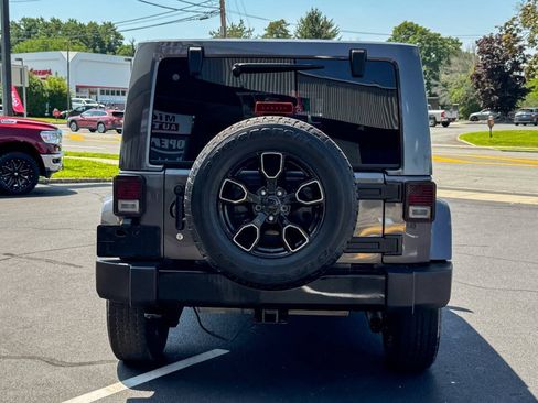 Used 2017 Jeep Wrangler Unlimited Sahara AWD/4WD image 5