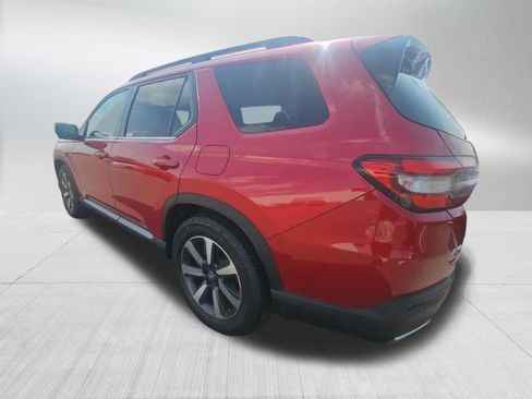 Used 2024 Honda Pilot Touring image 6