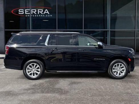 Used 2023 Chevrolet Suburban Premier w/ Advanced Technology Package AWD/4WD image 6