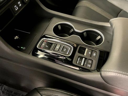 Used 2025 Honda Pilot Touring image 17