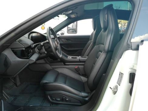 Used 2022 Porsche Taycan image 12