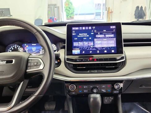 Used 2022 Jeep Compass Limited image 31