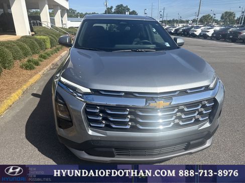 Used 2026 Chevrolet Equinox LT FWD image 6