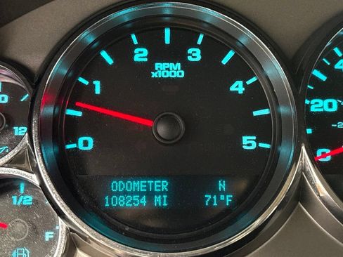 Used 2011 Chevrolet Silverado 2500 LT w/ Interior Plus Package AWD/4WD image 16
