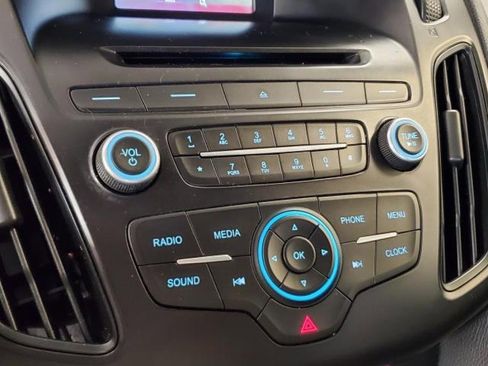 Used 2016 Ford Focus SE w/ SE Winter Package FWD image 21